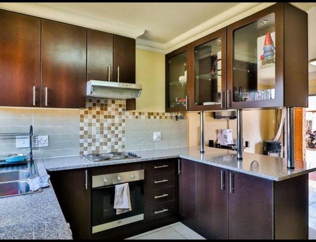 3 BEDROOM TOWNHOUSE FOR SALE IN BRACKENDOWNS